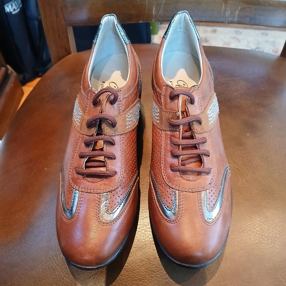 Sharp all leather uppers,  sneakers.